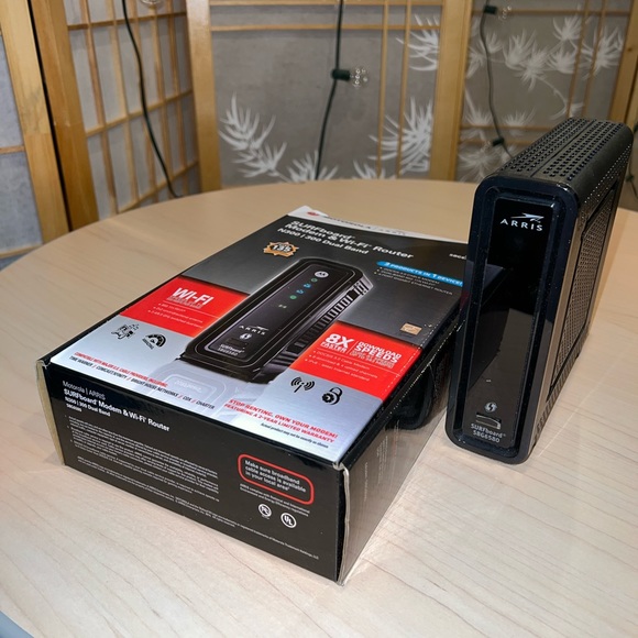 Motorola ARRIS SURFboard Cable Modem & Wi-Fi 2.4GHz + 5GHz Dual Band Router - Picture 9 of 15
